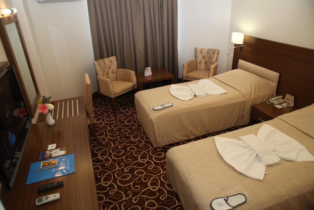 Buyuk Urartu Hotel Van Kamer foto